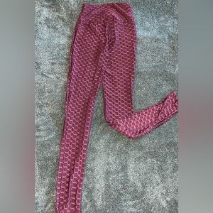 Magenta workout leggings